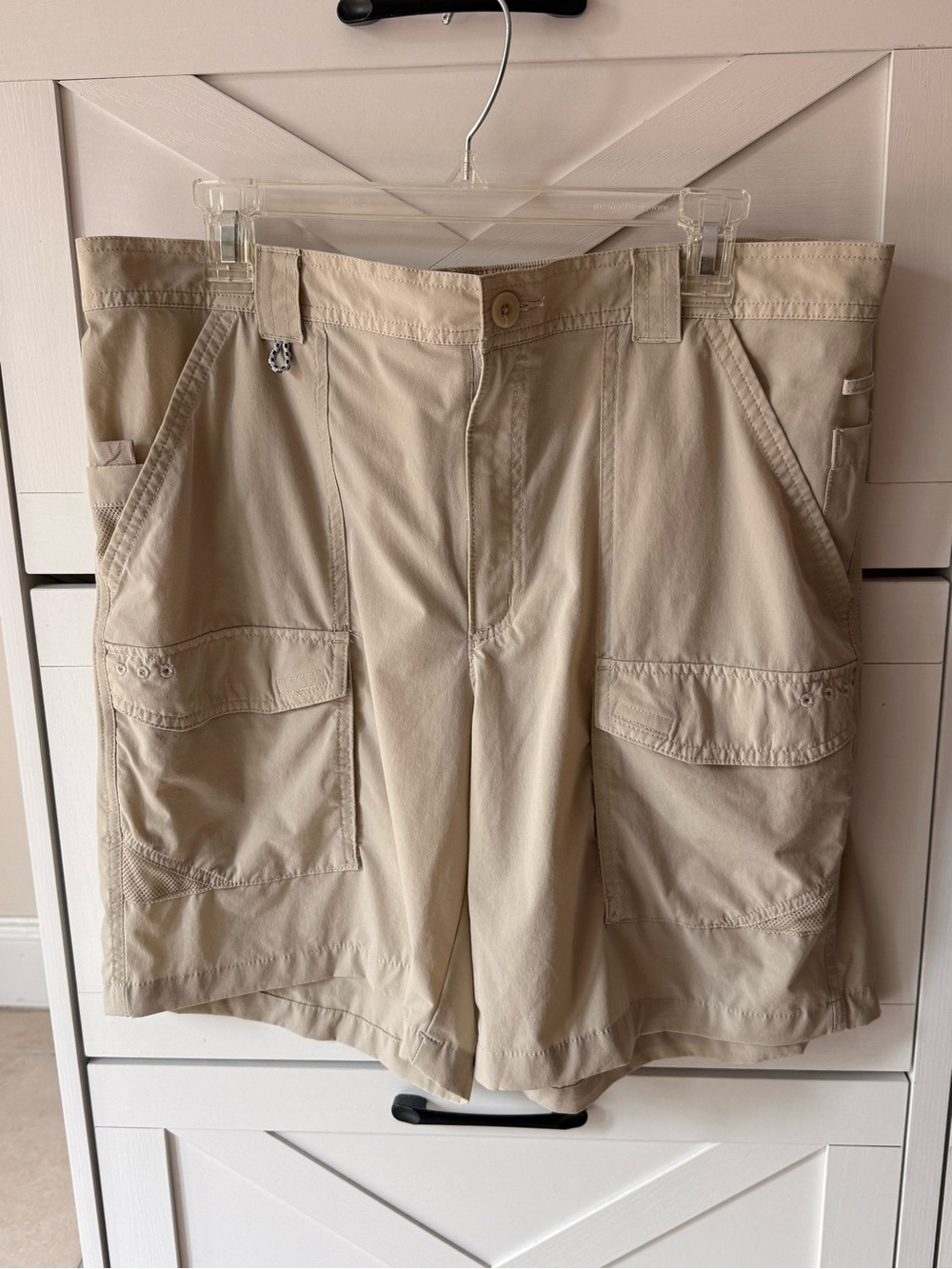 Columbia PFG Shorts Mens Large Beige Pockets Hiking 8" Inseam